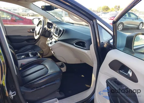 2020 Chrysler Voyager Lxi из США, поврежденный, VIN 2C4RC1DG4LR156595